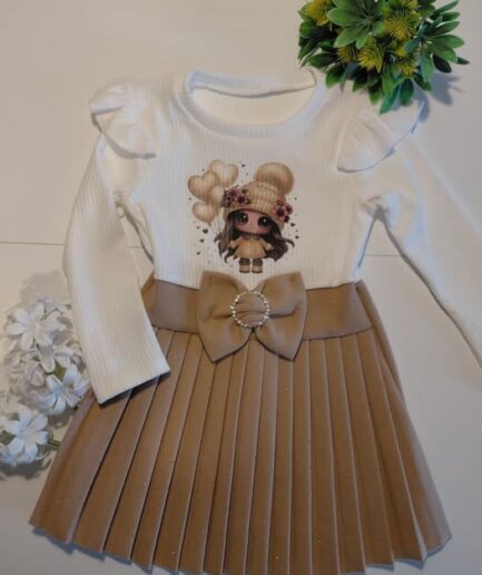 Sukienka z lalką i plisowanym dołem