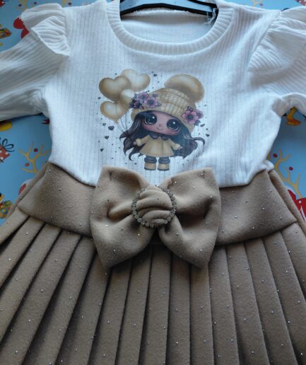 Sukienka dla dziewczynki z kokardą i plisowaną spódniczką